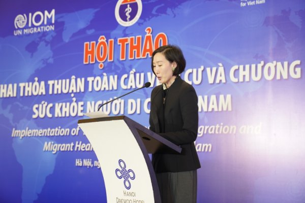 Bà Mihyung Park, trưởng phái đoàn Di cư quốc tế tại Việt Nam, phát biểu khai mạc hội thảo 