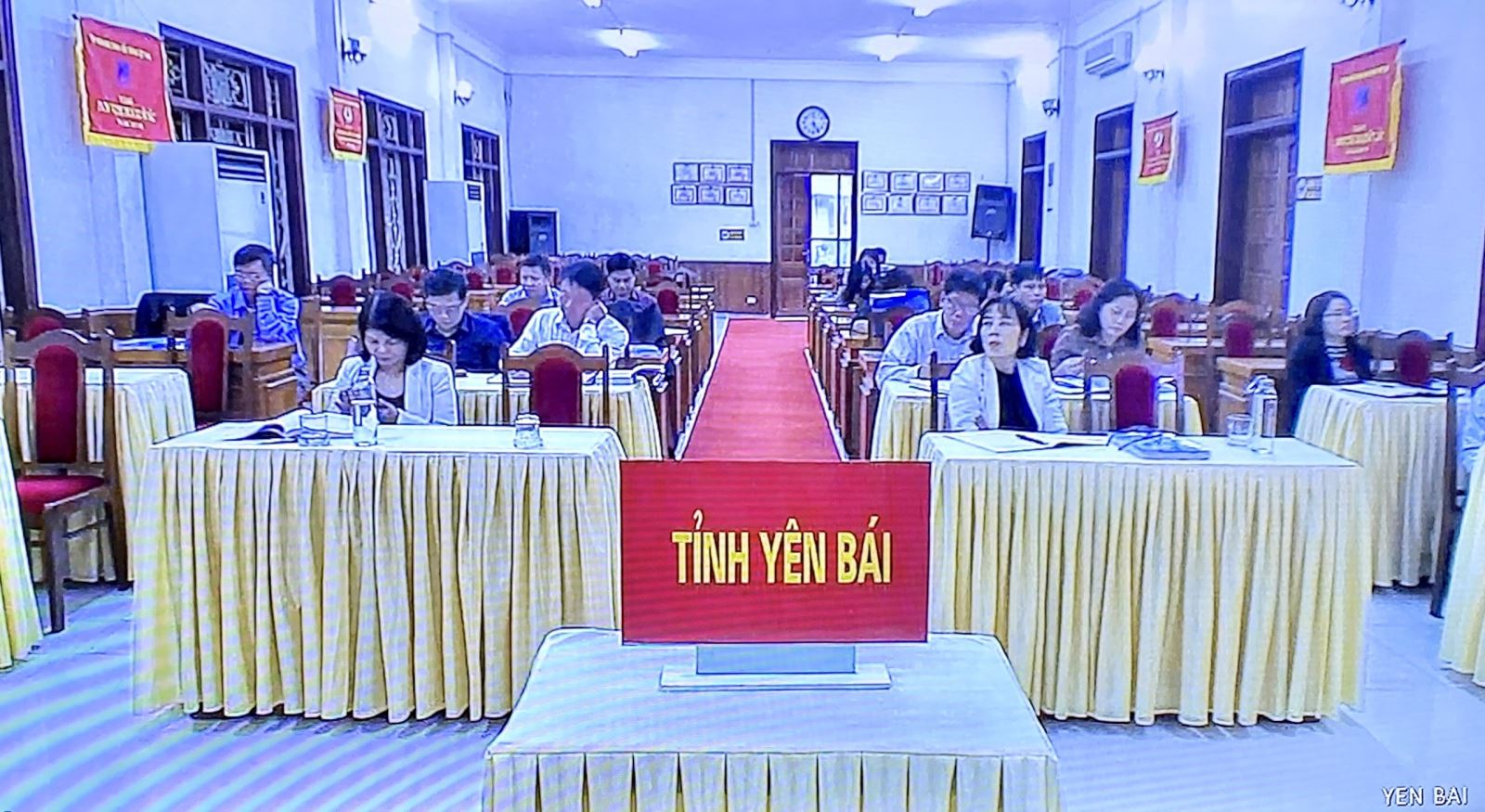 Các đại biểu HĐND tại tỉnh Yên Bái lắng nghe bài giảng.