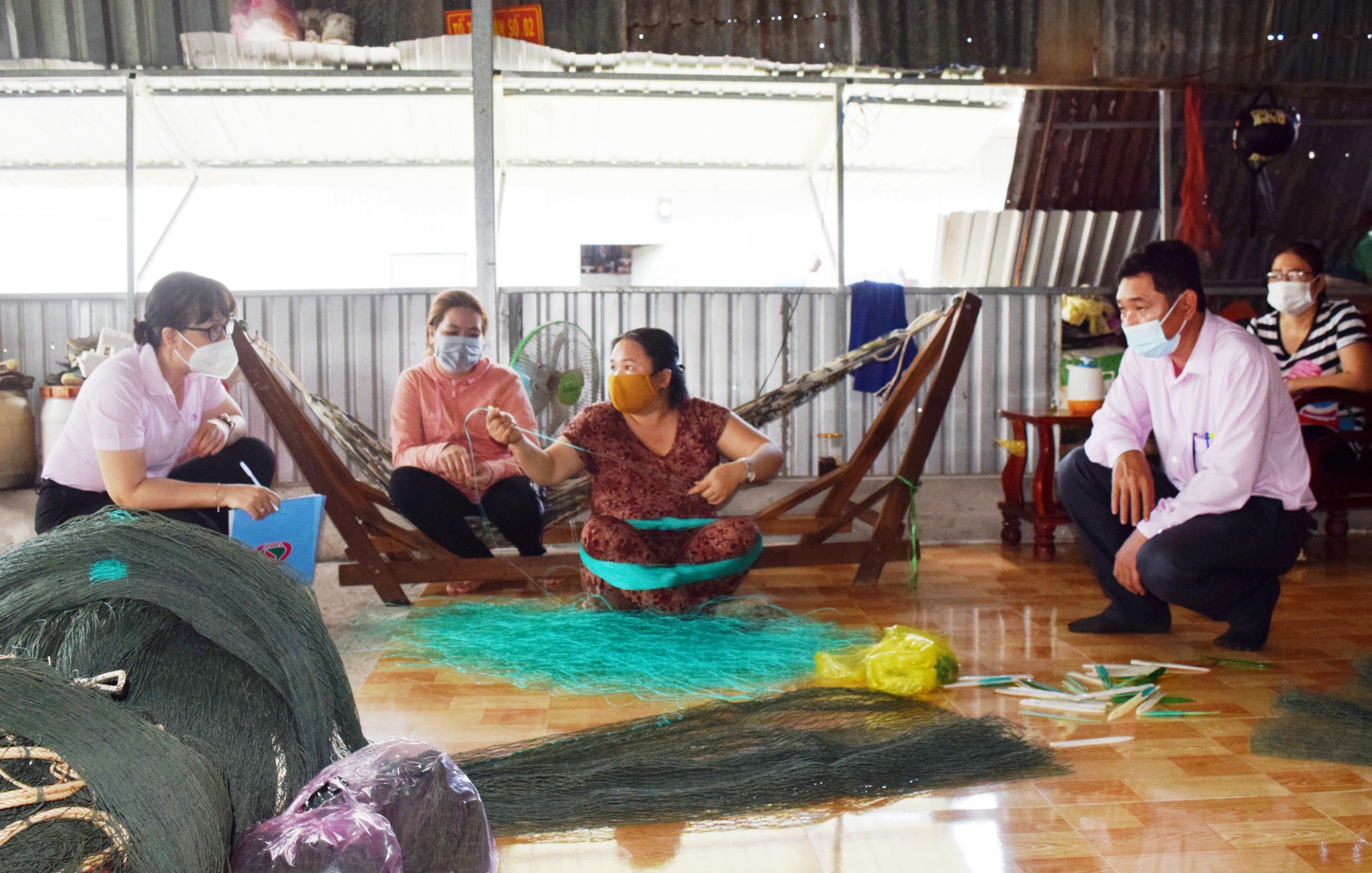Nguồn vốn đã giúp phụ nữ Khmer tự tin làm chủ cuộc sống. Ảnh: Dư Minh Uyên