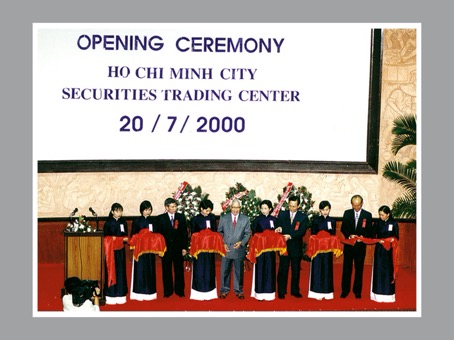 Khai trương Trung tâm Giao dịch chứng khoán TP Hồ Chí Minh (năm 2000)