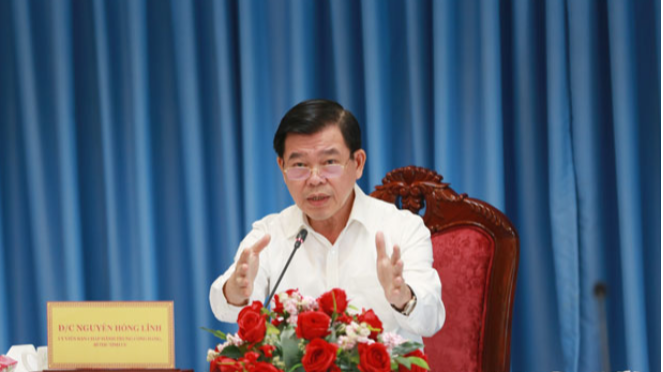 Nguyễn Hồng Lĩnh, Bí thư Tỉnh ủy, Trưởng ban Chỉ đạo phòng, chống dịch Covid-19 tỉnh phát biểu chỉ đạo tại cuộc họp