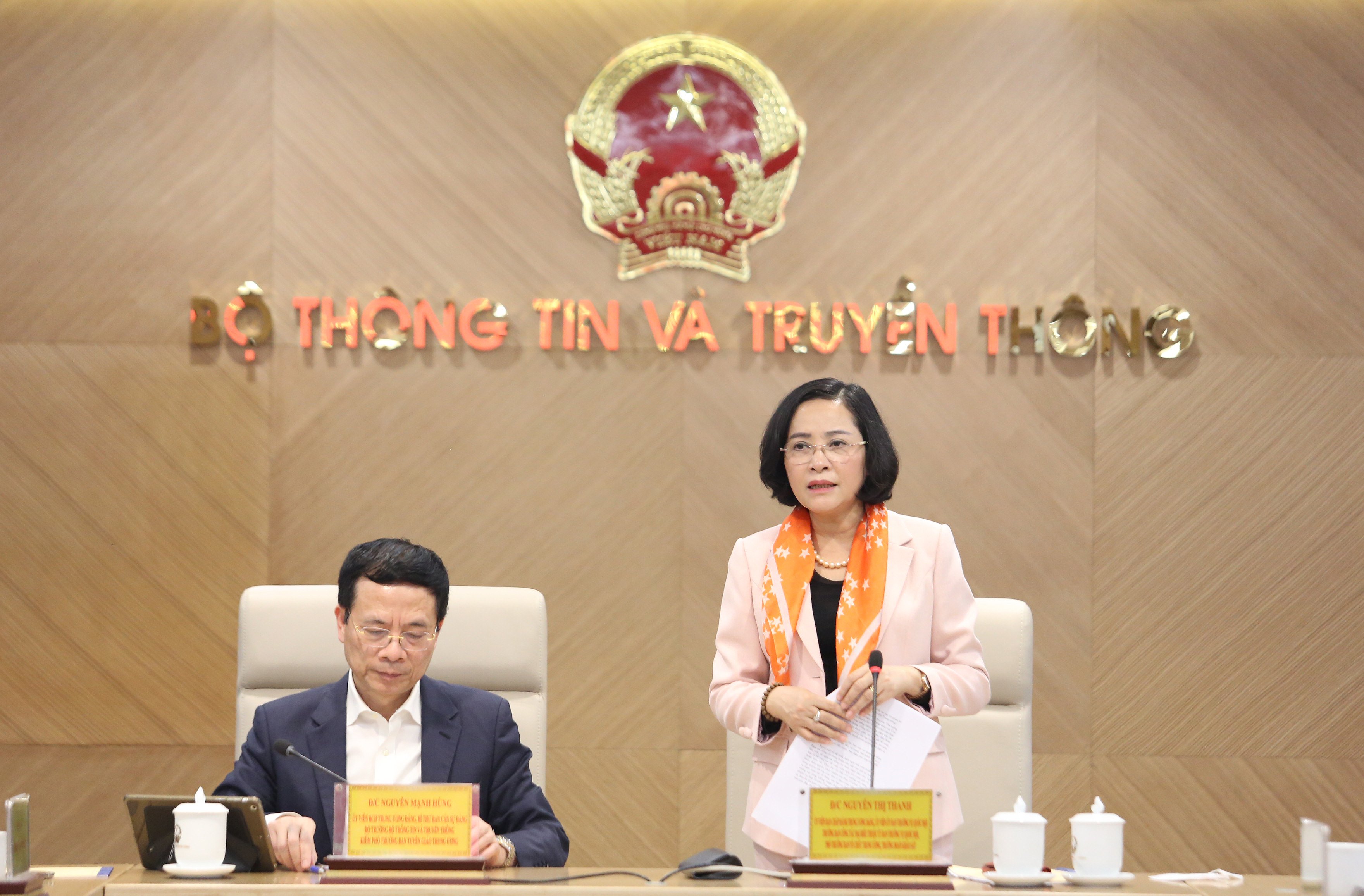 	Trưởng Ban Công tác đại biểu Nguyễn Thị Thanh phát biểu tại buổi làm việc