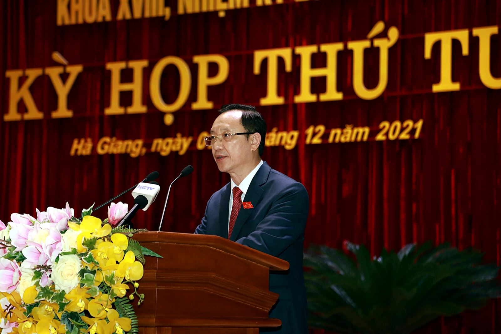 Phó Bí thư Thường trực Tỉnh uỷ, Chủ tịch HĐND tỉnh Thào Hồng Sơn phát biểu khai mạc kỳ họp