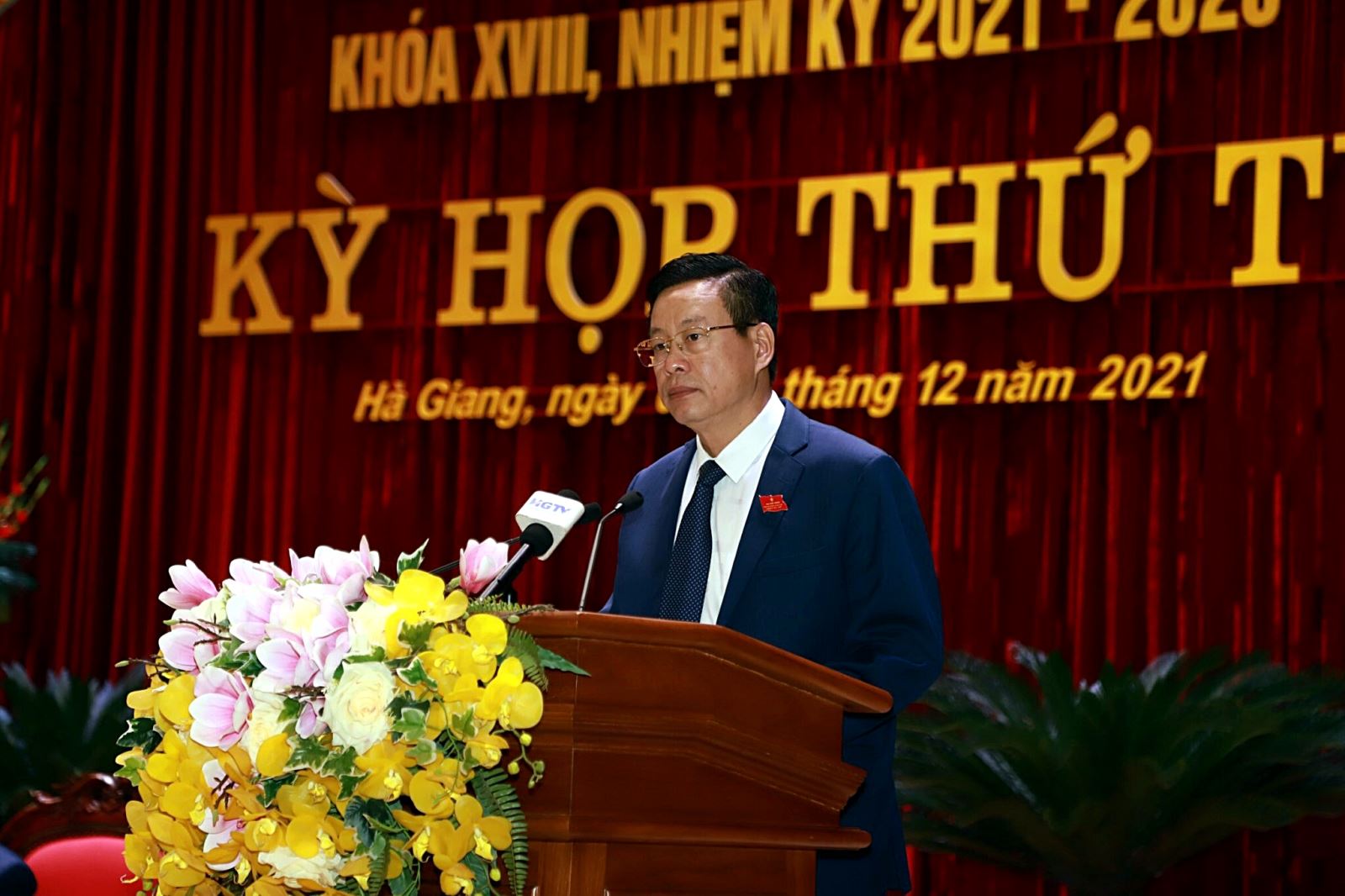Phó Bí thư Tỉnh uỷ, Chủ tịch UBND tỉnh Nguyễn Văn Sơn phát biểu tại kỳ họp