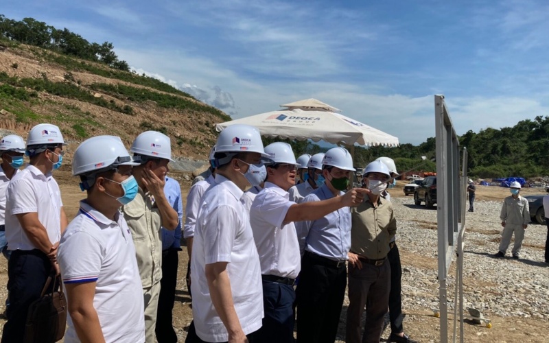 Thứ trưởng Giao thông vận tải Lê Anh Tuấn và đoàn công tác thị sát dự án cao tốc Cam Lâm - Vĩnh Hảo ngày 23.10.2021