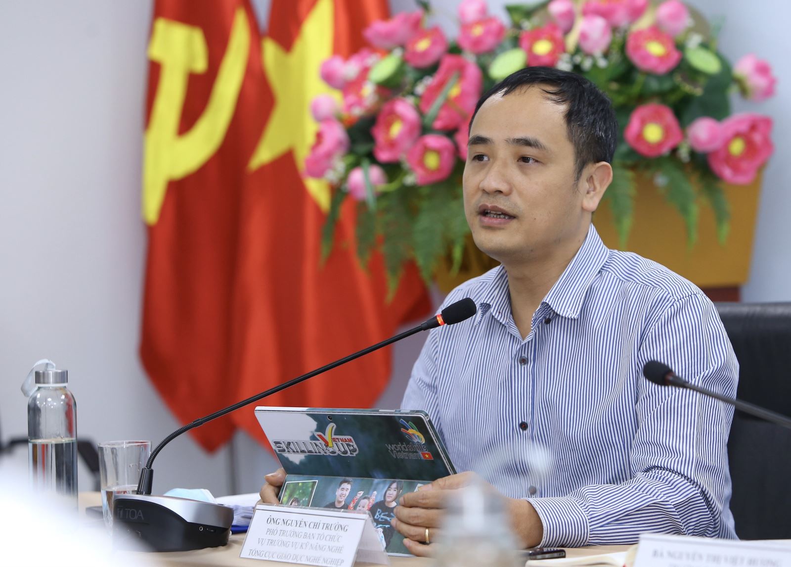 Vụ trưởng Vụ Kỹ năng nghề, Tổng cục Giáo dục nghề nghiệp Nguyễn Chí Trường trả lời báo chí tại cuộc họp.