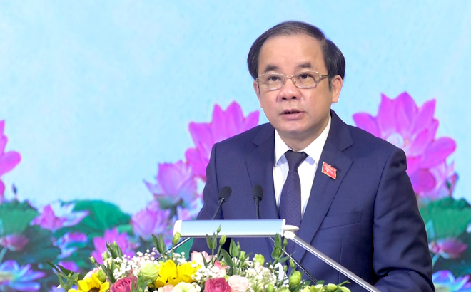 Phó Bí thư Thường trực Tỉnh ủy, Chủ tịch HĐND Tạ Văn Long phát biểu khai mạc Kỳ họp