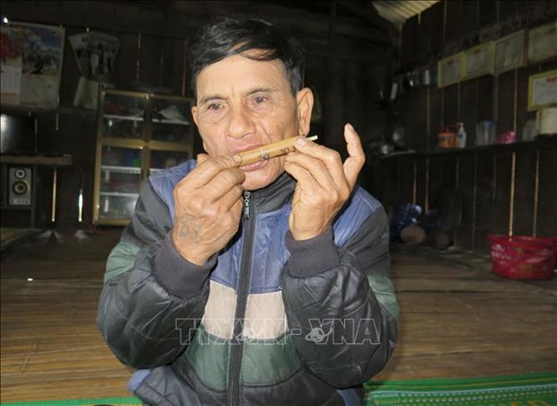 	Nghệ nhân A Lễ là một trong ba nghệ nhân của xã Măng Cành, huyện Kon Plông có thể trình diễn nghệ thuật thổi tà vẩu