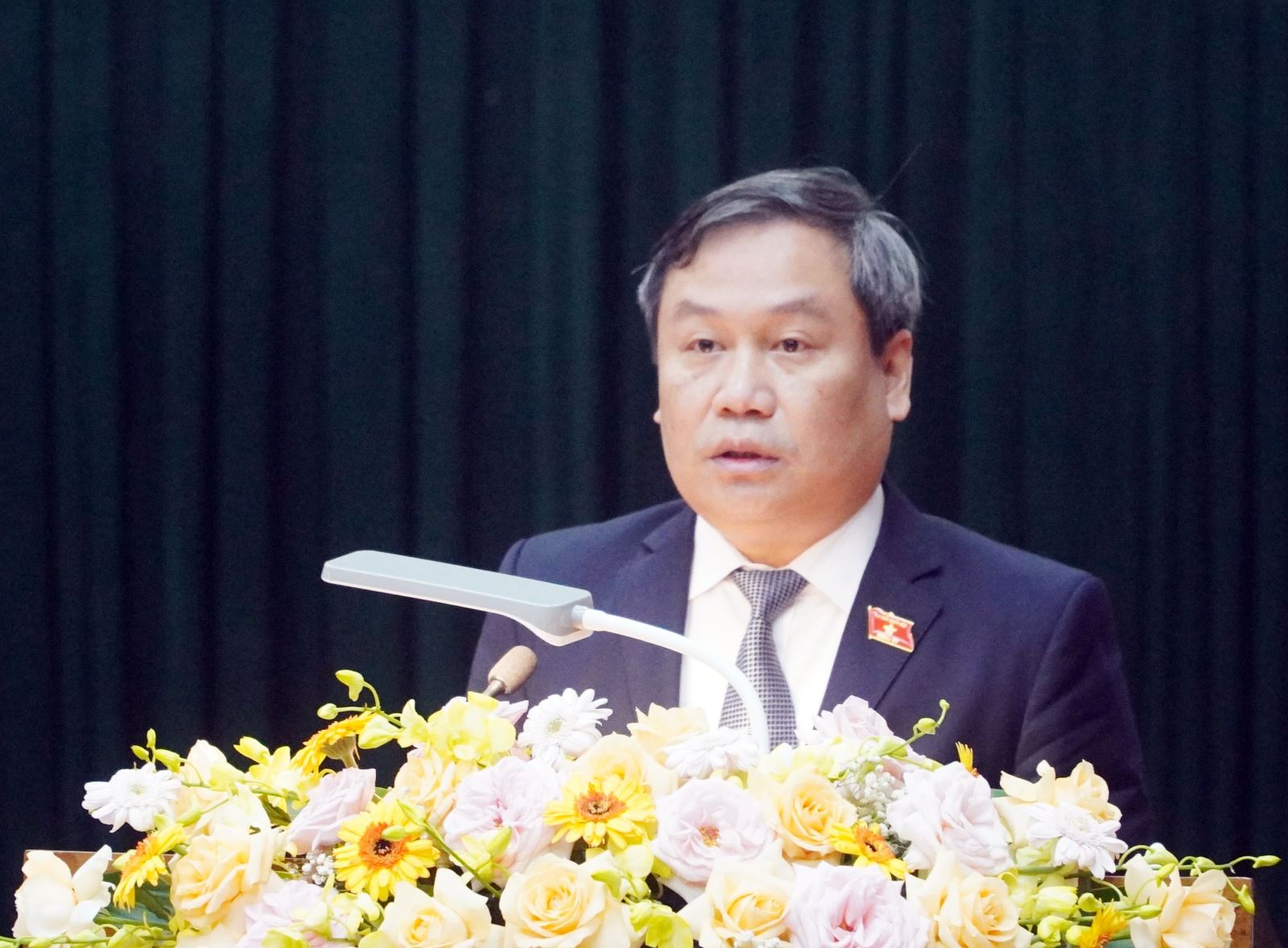  Bí thư Tỉnh ủy, Trưởng đoàn ĐBQH tỉnh Vũ Đại Thắng phát biểu chỉ đạo tại kỳ họp.