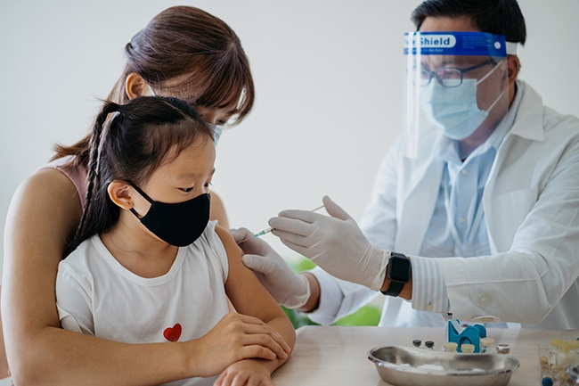 Bộ Y tế đang đàm phán với các nhà sản xuất, cung ứng vaccine để có vaccine tiêm cho trẻ 5-11 tuổi.