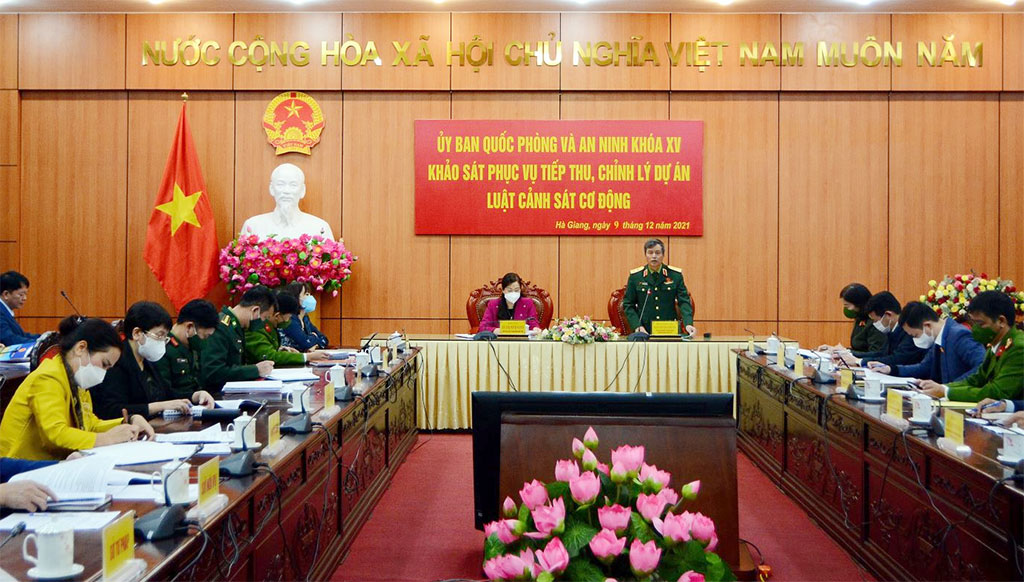 Phó Chủ nhiệm Ủy ban Quốc phòng và An ninh, Trung tướng Nguyễn Hải Hưng  phát biểu tại buổi làm việc