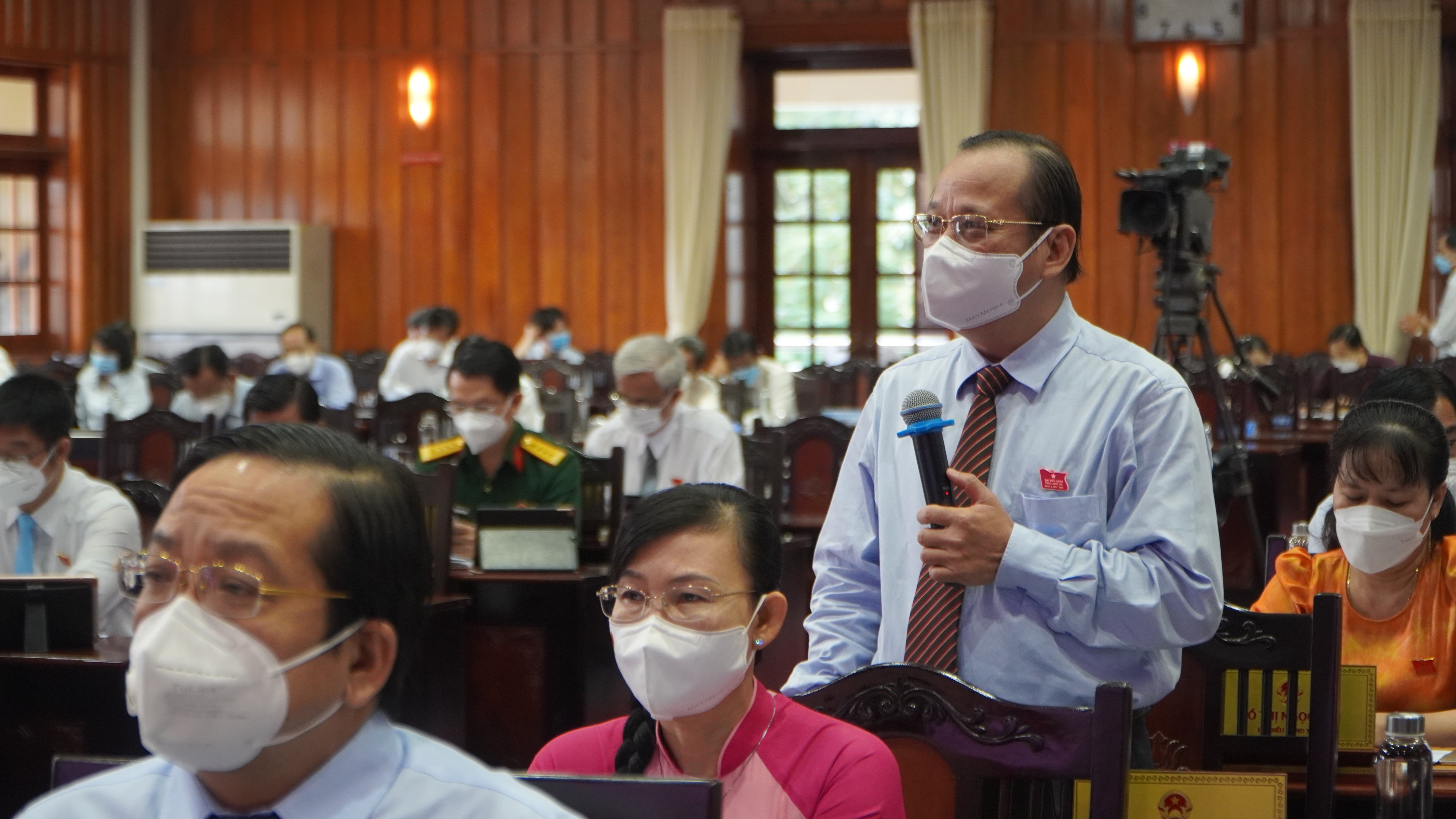Phó Trưởng Ban Văn hóa-Xã hội HĐND tỉnh Trần Quốc Việt tham gia đặt câu hỏi chất vấn tại kỳ họp