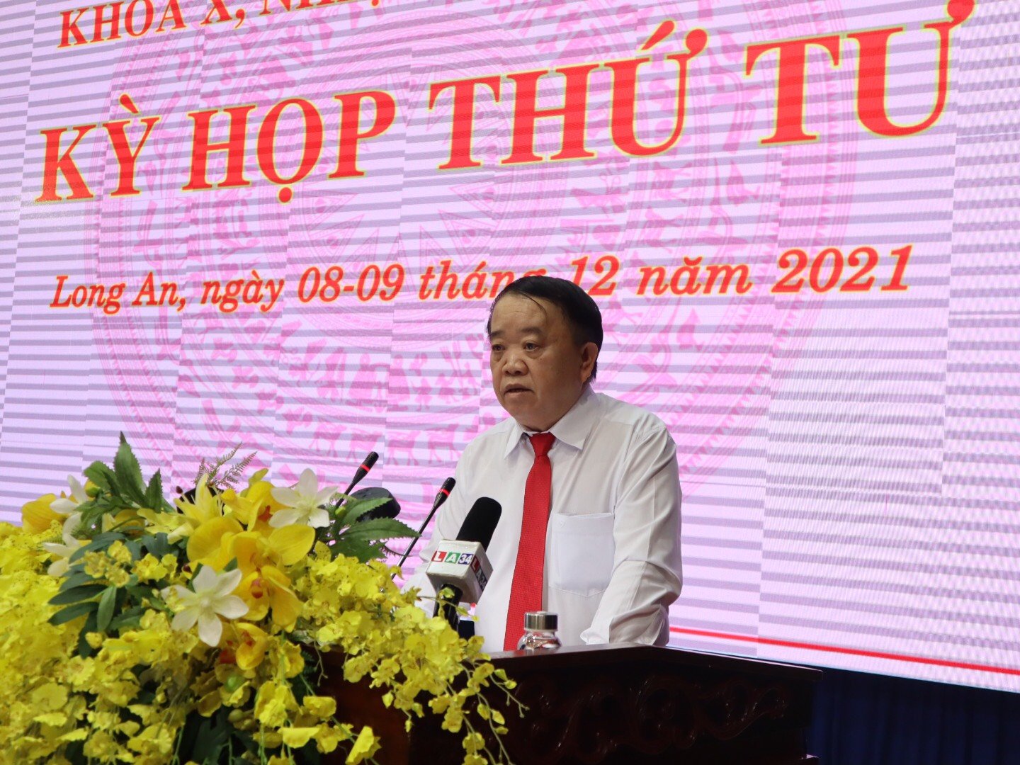 Giám đốc Sở Y tế Huỳnh Minh Phúc trả lời chất vấn các vấn đề liên quan công tác phòng chống dịch