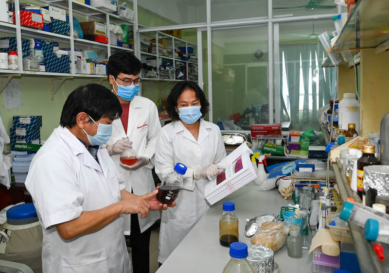 Đẩy mạnh việc nghiên cứu, sản xuất thuốc điều trị Covid-19 trong nước