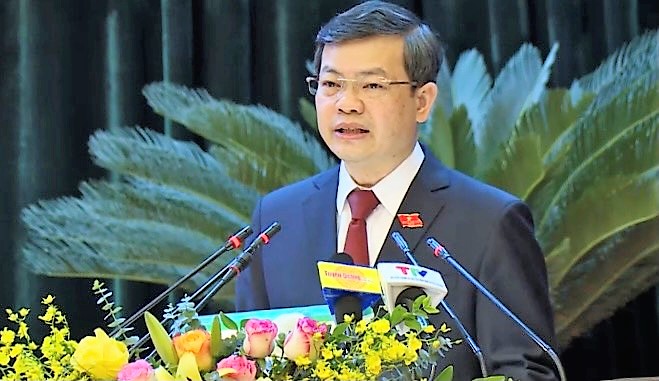 Phó Bí thư Tỉnh ủy, Chủ tịch UBND tỉnh Nguyễn Văn Sơn trình bày Báo cáo kết quả 
