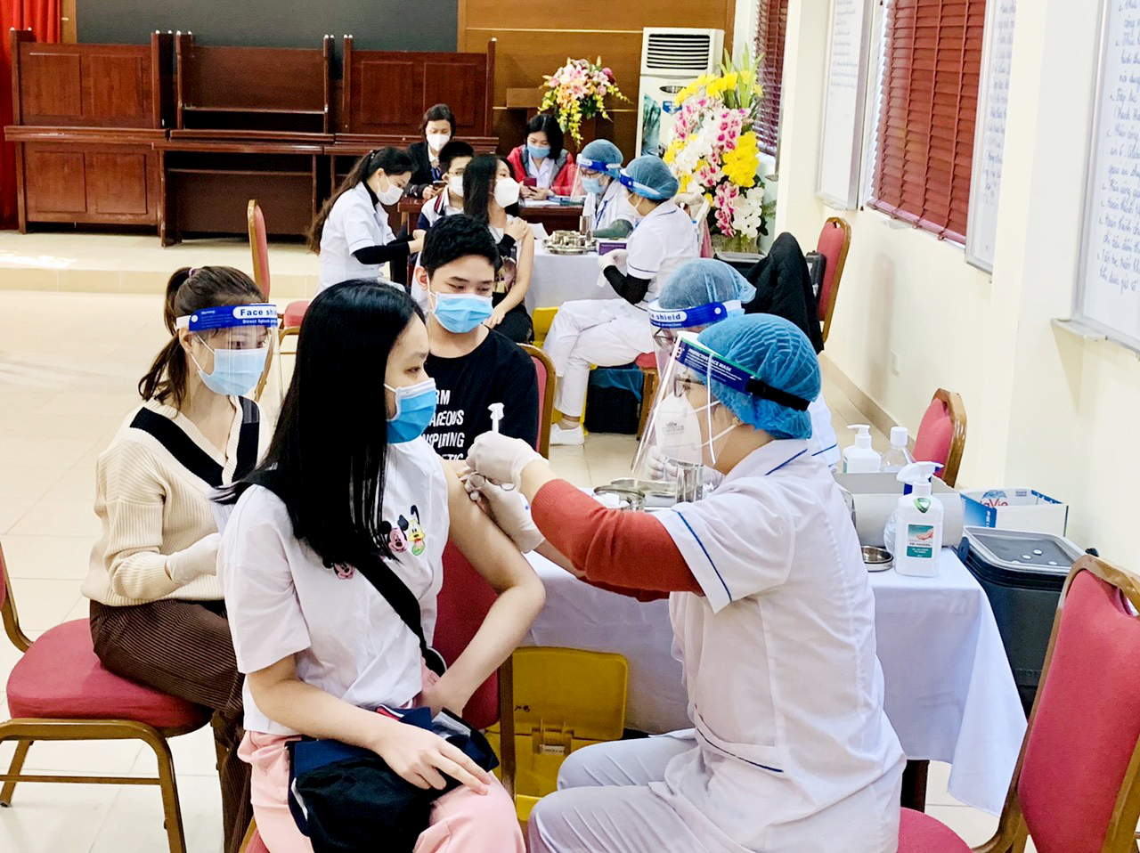 Công tác tiêm vaccine cho học sinh trên địa bàn quận Thanh Xuân được triển khai nghiêm túc, hiệu quả và an toàn. 