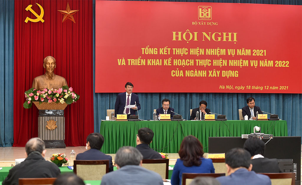 Phó Thủ tướng Lê Văn Thành dự; lãnh đạo Bộ Xây dựng chủ trì hội nghị.