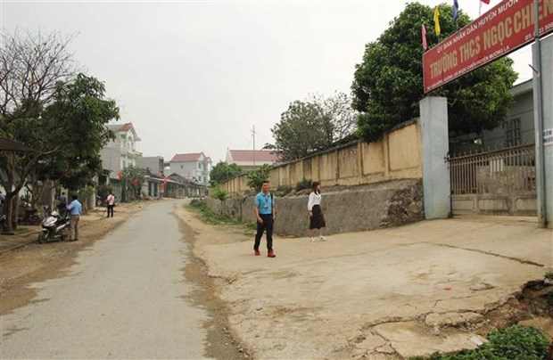 	Tuyến đường trung tâm xã Ngọc Chiến được người dân hiến đất mở rộng - Ảnh: Nguyễn Cường