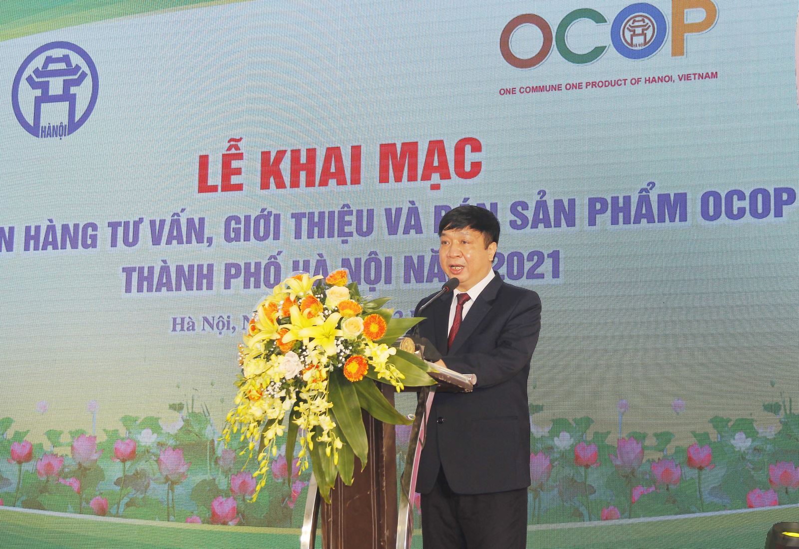 Phó Chánh Văn phòng Thường trực Văn phòng Điều phối nông thôn mới Hà Nội Nguyễn Văn Chí phát biểu khai mạc