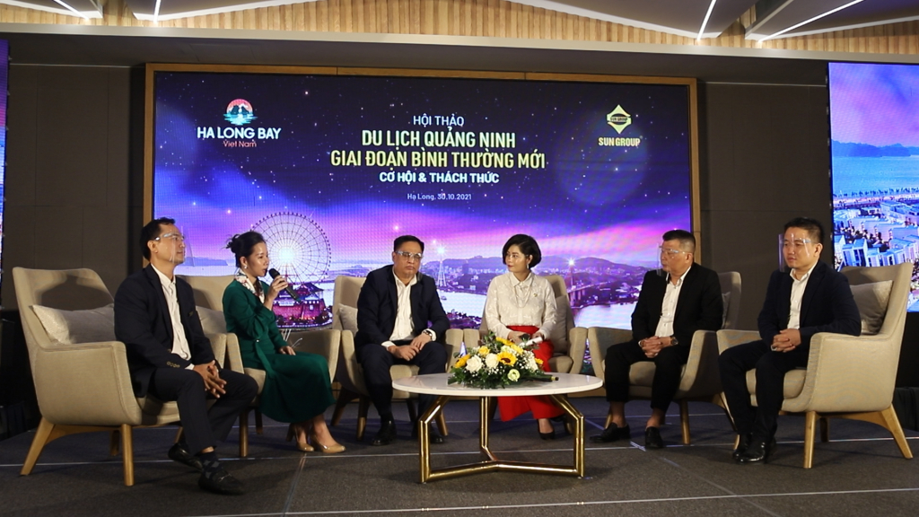 Đại diện Sở Du lịch Quảng Ninh và các doanh nghiệp du lịch bàn về các giải pháp để du lịch Quảng Ninh phục hồi trong bối cảnh mới - ảnh: Q.M.G