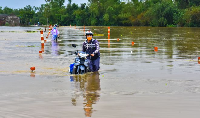 	Mưa lũ gây ngập sâu nhiều tuyến đường ở Bình Định