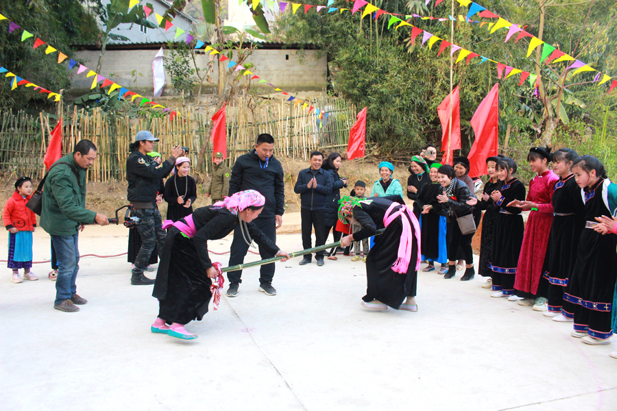 	Chơi trò chơi dân gian tại làng văn hóa du lịch tiêu biểu thôn Ma Lé, xã Má Lé, huyện Đồng Văn Nguồn: ITN