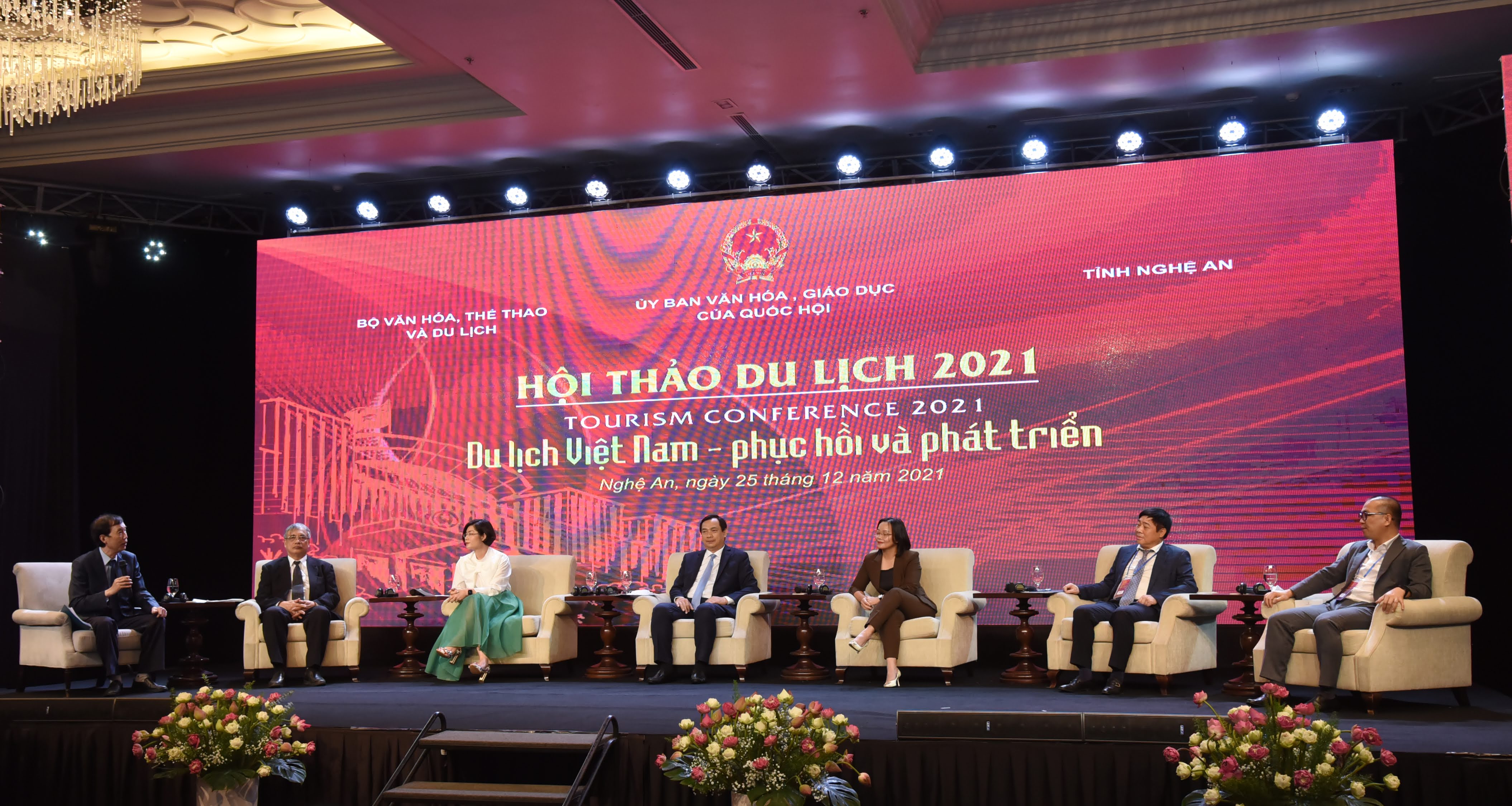 Các đại biểu thảo luận tại Hội thảo Du lịch 2021 - Ảnh: Q.Khánh
