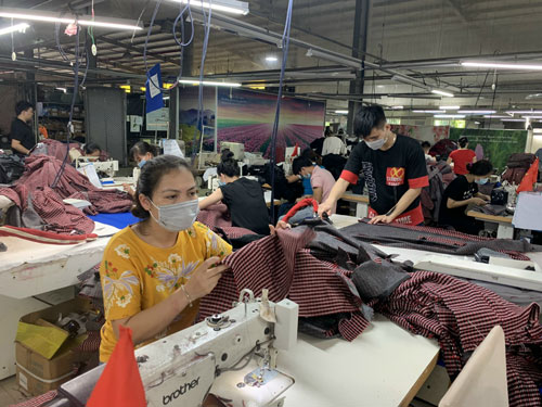Hàng ngàn lao động trở về địa phương đã tìm được việc làm trong các nhà máy, xí nghiệp trên địa bàn tỉnh Thanh Hóa.