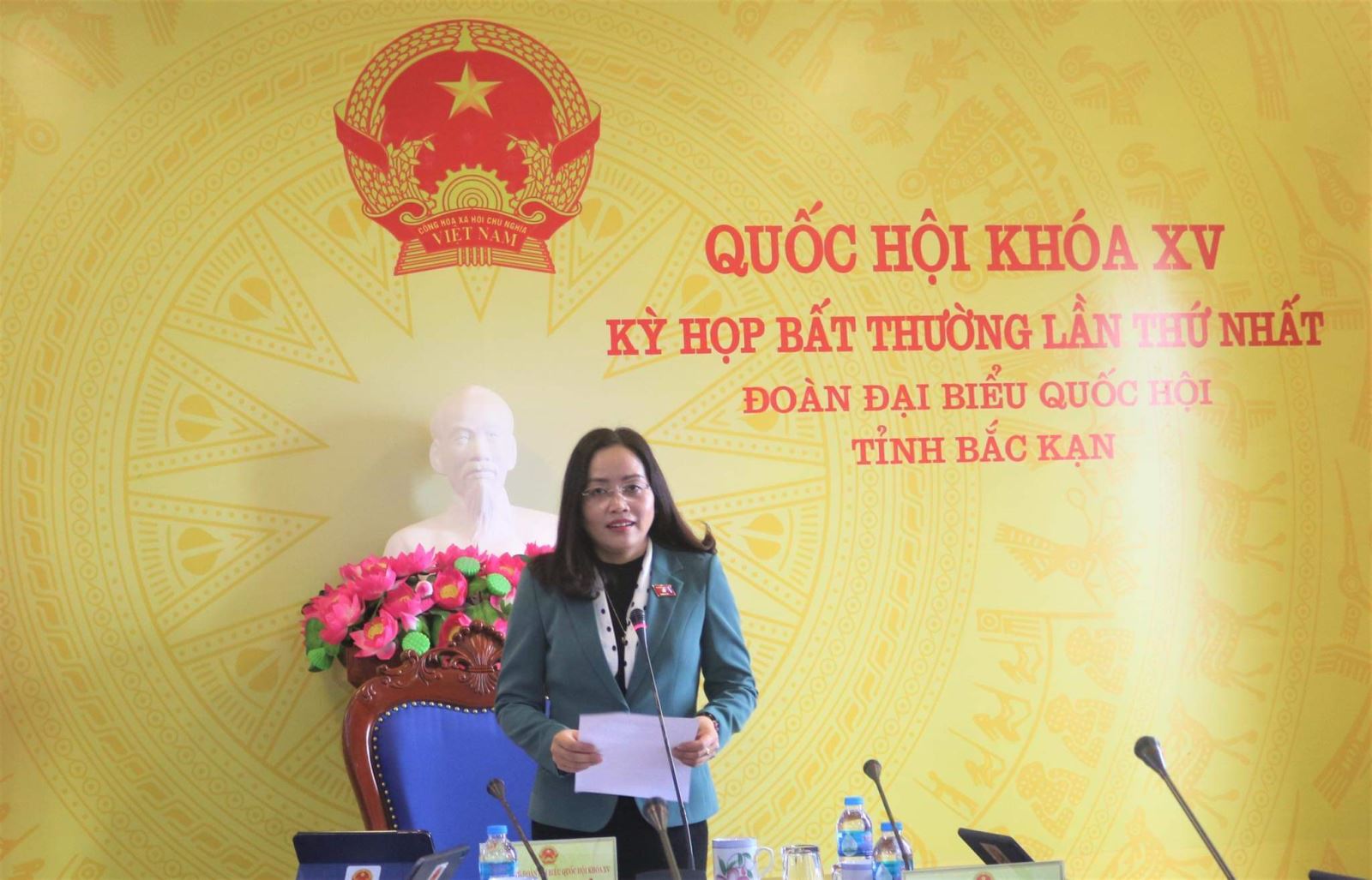 Đại biểu Hồ Thị Kim Ngân phát biểu thảo luận từ điểm cầu Đoàn ĐBQH tỉnh Bắc Kạn