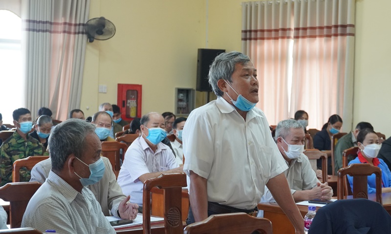 Cử  tri xã Thanh An, huyện Cam Lộ kiến nghị với đại biểu HĐND huyện, tỉnh Quảng Trị tại một buổi TXCT
