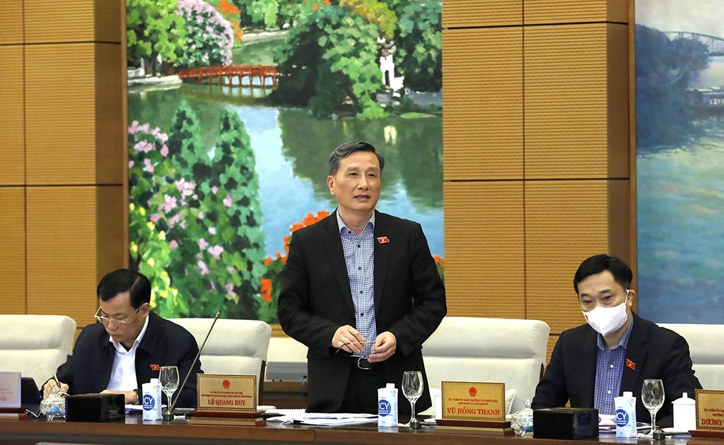 Chủ nhiệm Uỷ ban Khoa học, Công nghệ và Môi trường Lê Quang Huy phát biểu