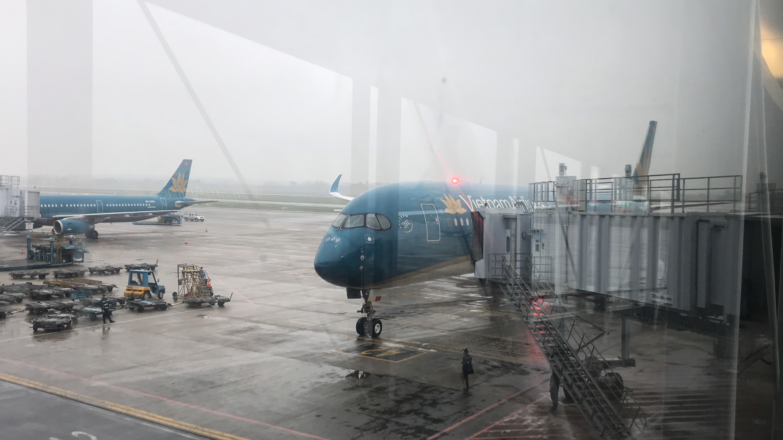 Chuyến bay thường lệ đầu tiên nối lại mạng bay châu Âu - Việt Nam hạ cánh an toàn tại Nội Bài sáng 26.1