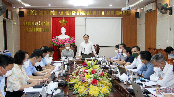Phó trưởng đoàn ĐBQH Trần Đình Gia phát biểu tại buổi làm việc