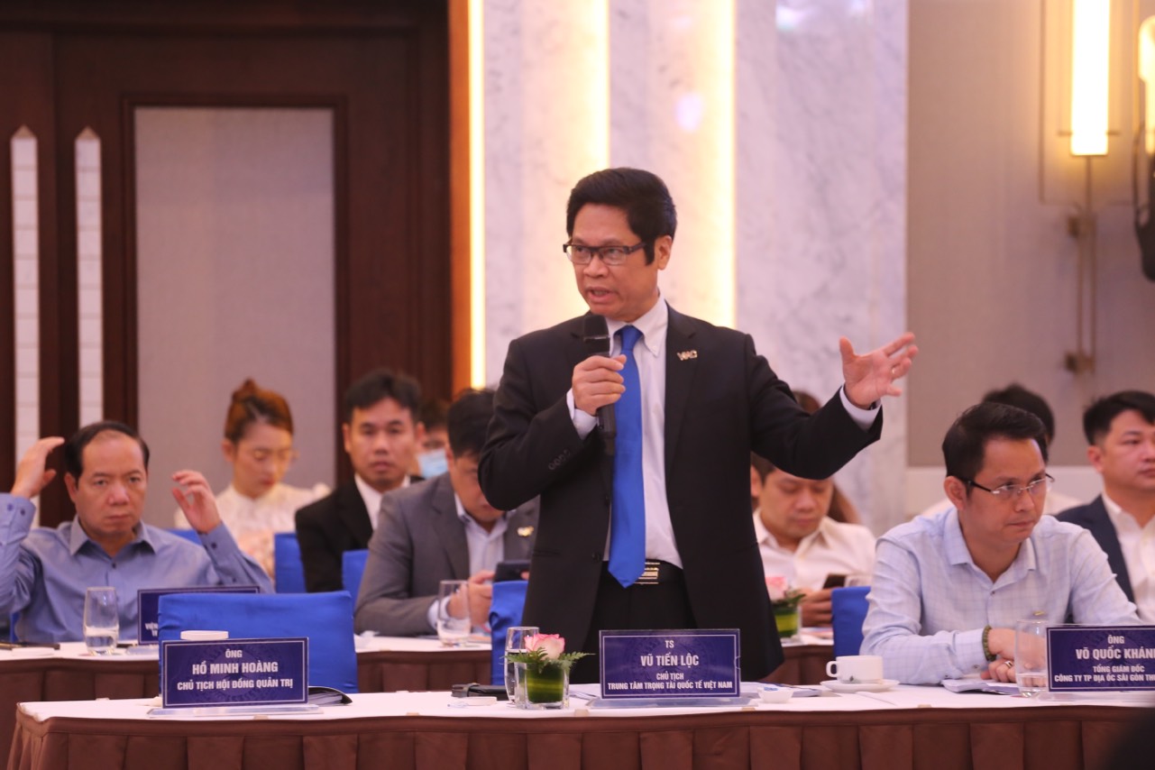 Chủ tịch Trung tâm trọng tài quốc tế Việt Nam (VIAC) Tiến sĩ Vũ Tiến Lộc phát biểu tại đại hội