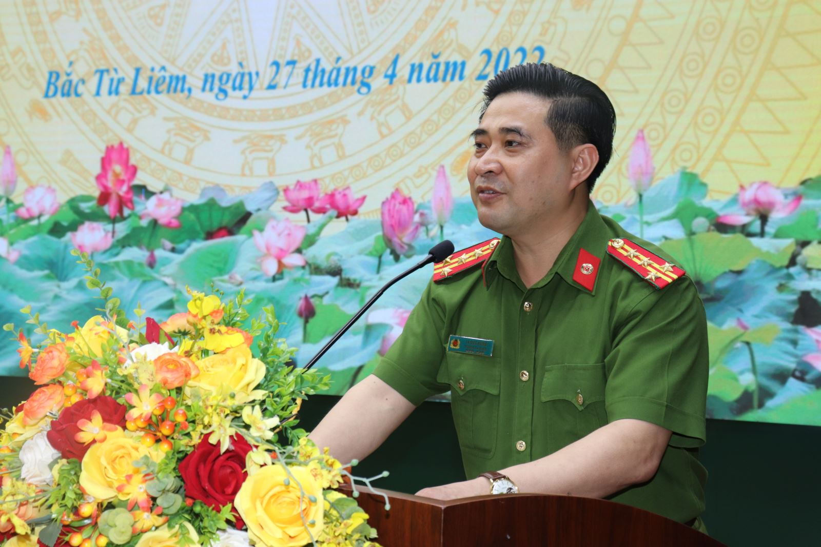 Đại tá Lê Đức Hùng- Trưởng Công an quận phát biểu đáp từ tại  Lễ phát động ( Ảnh Công an Quận Bắc Từ Liêm)