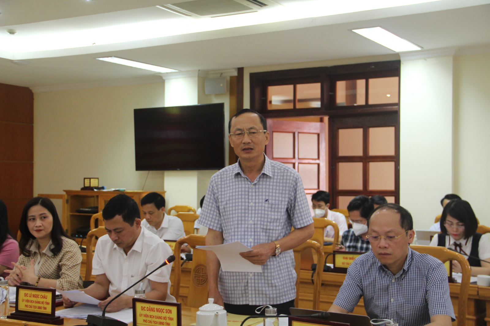 Phó Chủ tịch UBND tỉnh Hà Tĩnh Đặng Ngọc Sơn báo cáo