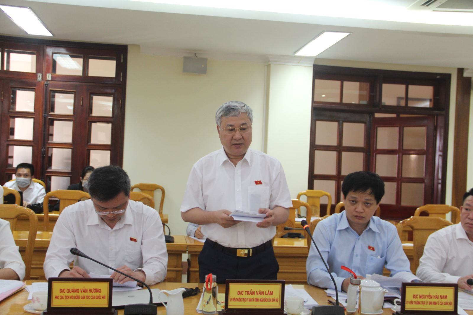 Ủy viên Thường trực Ủy ban Tài chính - Ngân sách Trần Văn Lâm phát biểu
