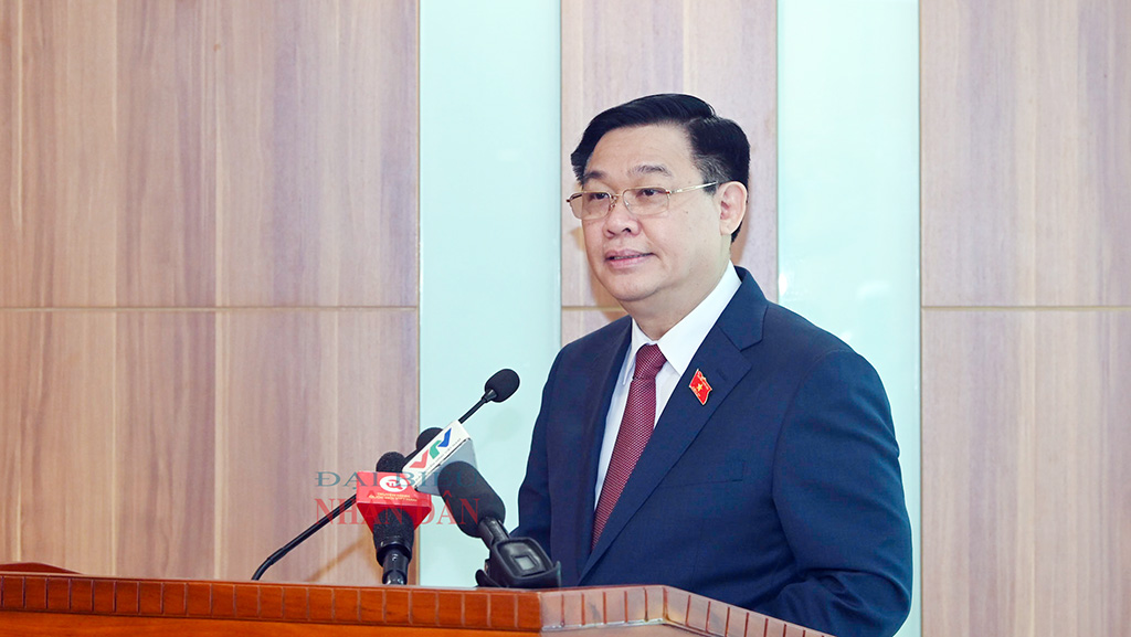 Chủ tịch Quốc hội Vương Đình Huệ trao Quyết định của Bộ Chính trị, Nghị quyết của Ủy ban Thường vụ Quốc hội về nhân sự lãnh đạo Kiểm toán Nhà nước -3