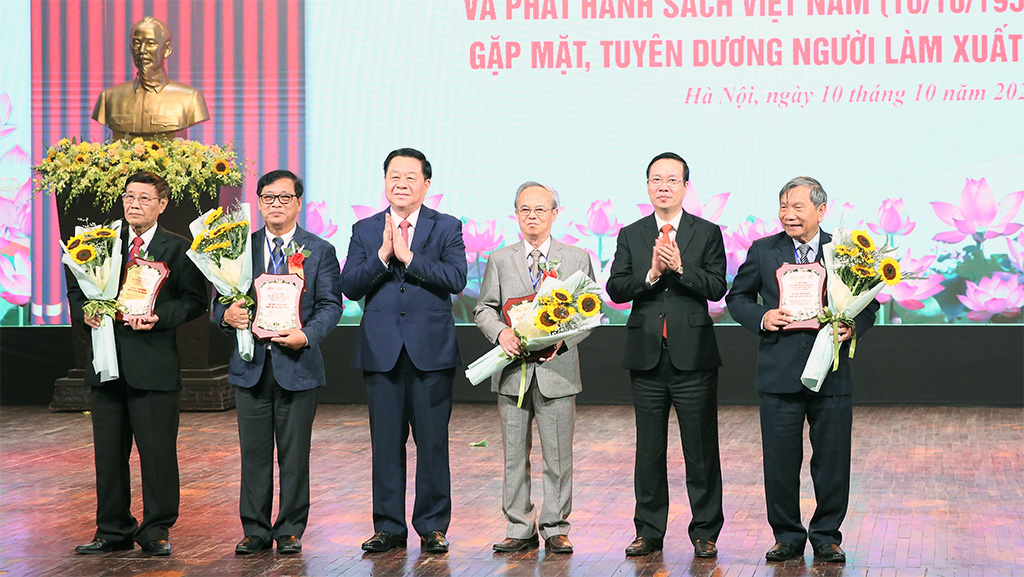 Lễ kỷ niệm 70 năm Ngày truyền thống ngành Xuất bản, in và phát hành Sách Việt Nam -2