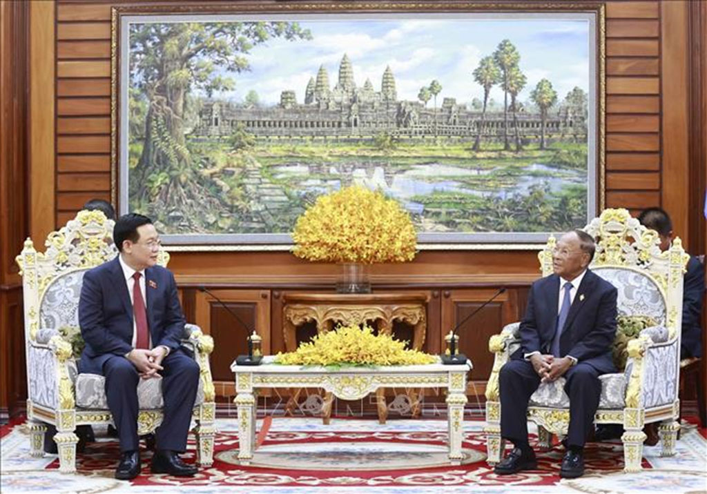 Chủ tịch Quốc hội Vương Đình Huệ hội đàm với Chủ tịch Quốc hội Campuchia Samdech Heng Samrin