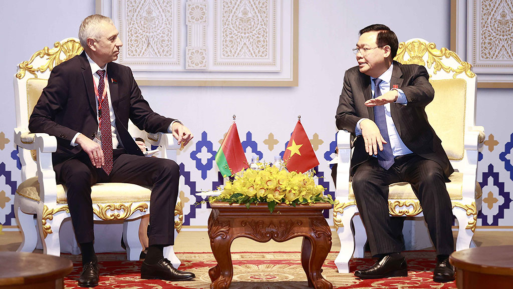 Chủ tịch Quốc hội Vương Đình Huệ thăm chính thức Vương quốc Campuchia và tham dự AIPA-43  -0