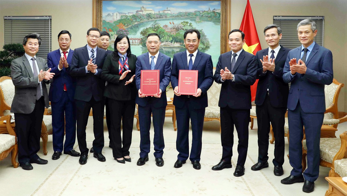 Trao biên bản ghi nhớ hợp tác xây dựng Trung tâm công nghiệp Sunny Group tại tỉnh Thái Nguyên với số vốn đầu tư từ 2,5 đến 3 tỷ USD -0