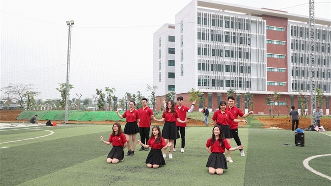 Trường THPT Khoa học Giáo dục khai trương sân bóng đá dành riêng cho học sinh tại Hòa Lạc