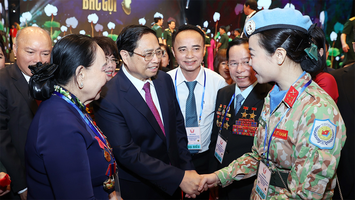 Thủ tướng Phạm Minh Chính dự Hội nghị biểu dương, tôn vinh điển hình tiên tiến toàn quốc -0