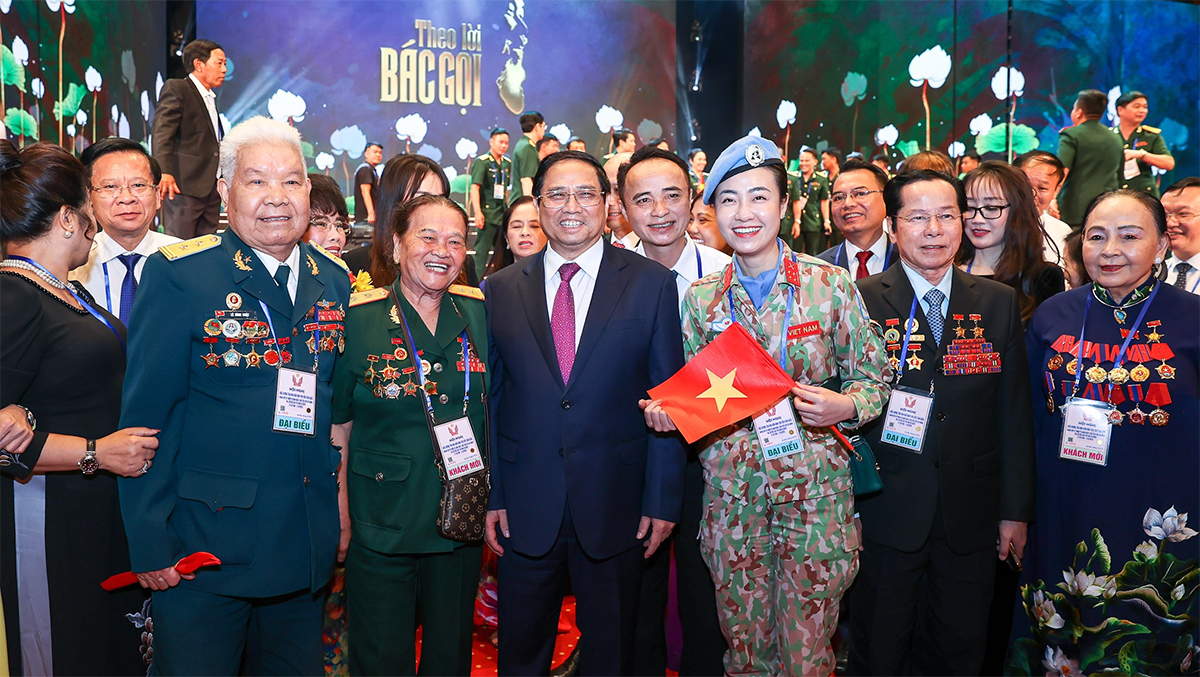 Thủ tướng Phạm Minh Chính dự Hội nghị biểu dương, tôn vinh điển hình tiên tiến toàn quốc -3