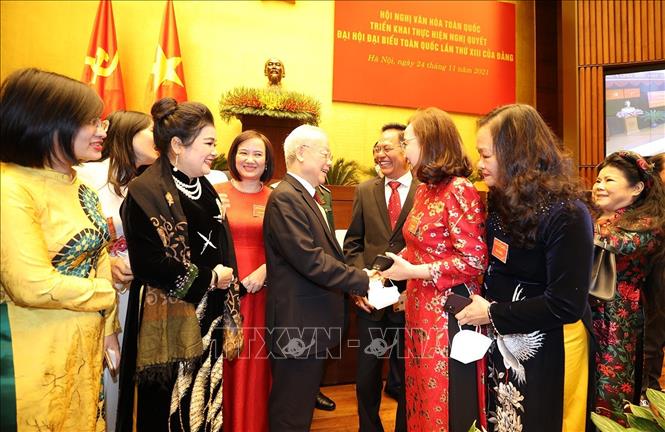 Tổng Bí thư Nguyễn Phú Trọng với các đại biểu dự Hội nghị Văn hóa toàn quốc năm 2021 triển khai Nghị quyết Đại hội XIII của Đảng