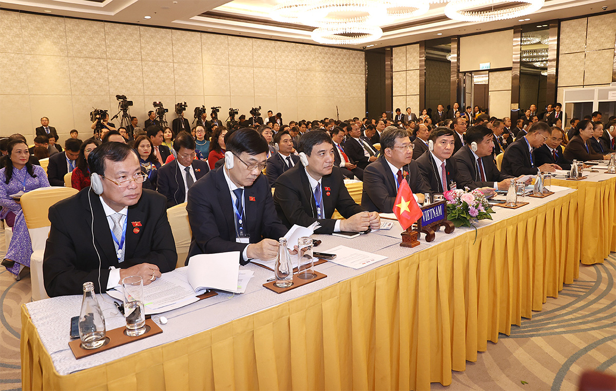 Chủ tịch Quốc hội Vương Đình Huệ dự khai mạc Hội nghị cấp cao Quốc hội 3 nước Campuchia - Lào - Việt Nam lần thứ nhất -7