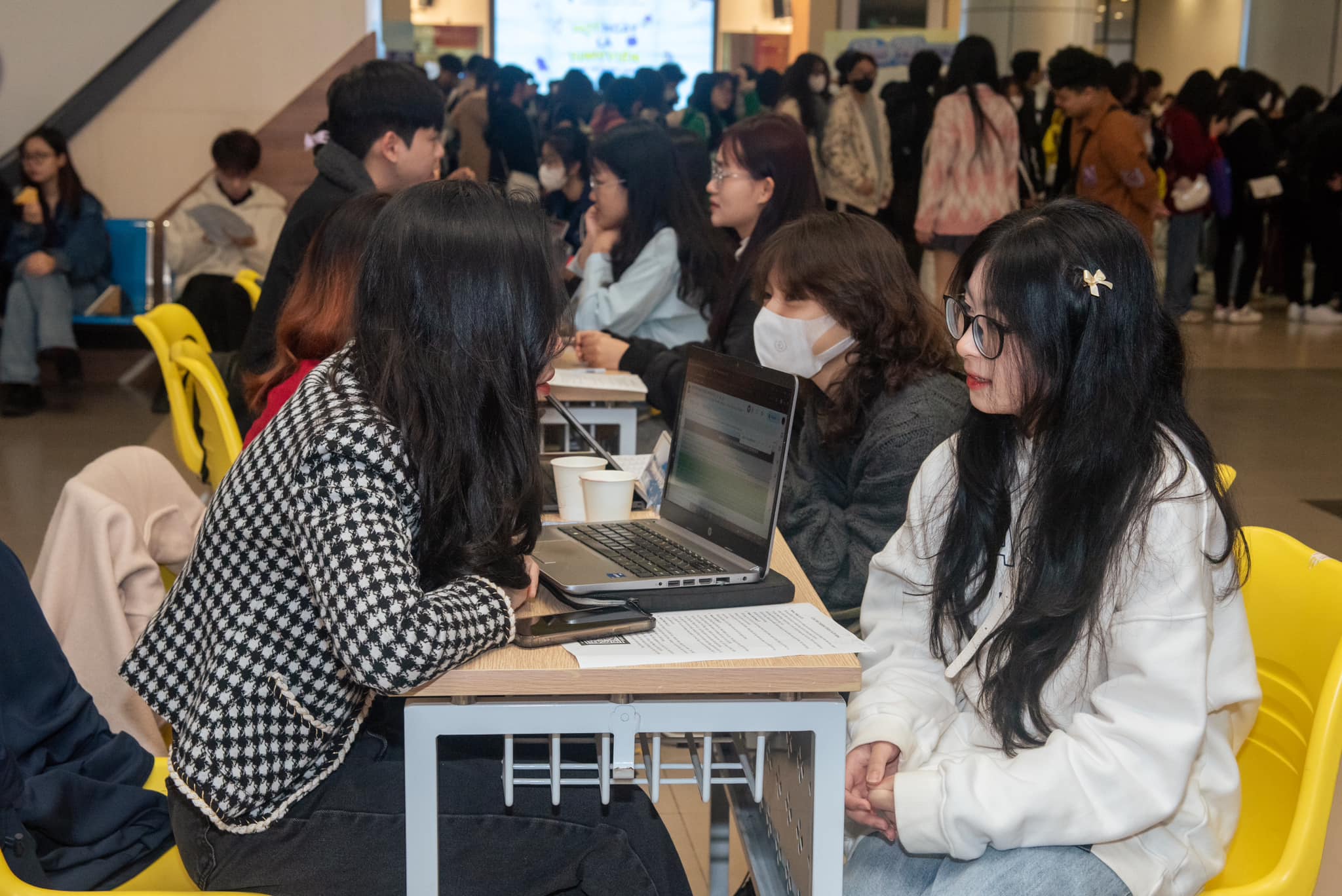 Gần 6.500 học sinh THPT hào hứng trải nghiệm “Một ngày là sinh viên Kinh tế Quốc dân