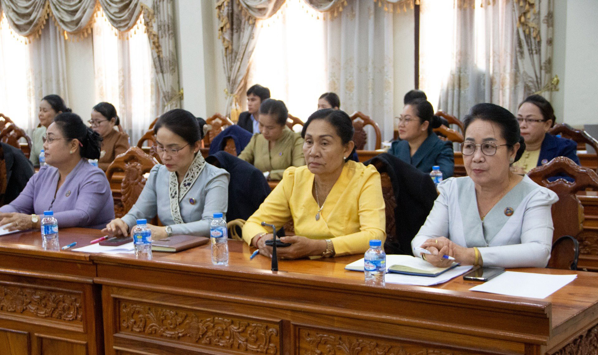 Nhóm nữ ĐBQH Việt Nam hội đàm với Nhóm nữ ĐBQH Lào -0