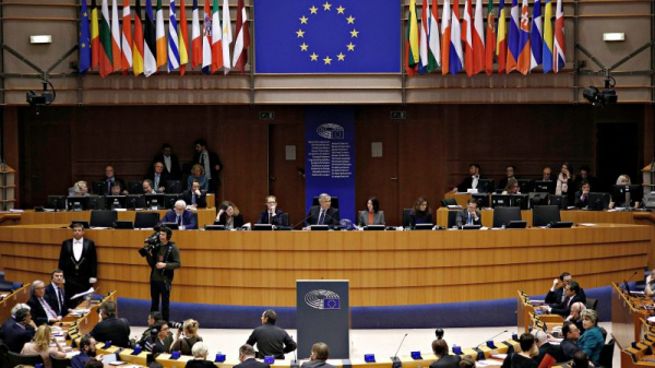 MEPs back new law to ease funding rules for political parties -0